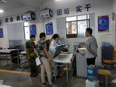 دخلت سلسلة الصنفرة خالية من الغبار RMC الكليات