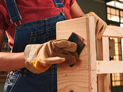 الأدوات الأساسية للنجارة: كتلة الصنفرة للأثاث