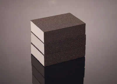 كتلة الصنفرة بزاوية